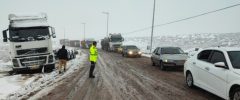 ترافیک سنگین در آزادراه قزوین-کرج/ اکثر جاده های کشور برفی و لغزنده است