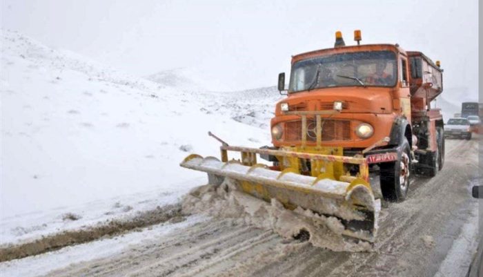 بارش برف و باران در جاده‌های ۲۰ استان کشور/ انسداد جاده چالوس و آزادراه تهران-شمال