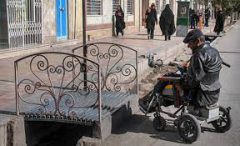 انتقاد از شهرداری تهران و «ژست خیرانه‌»اش در برابر معلولان
