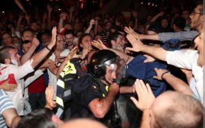 تشدید درگیریهای معترضان گرجستانی با پلیس