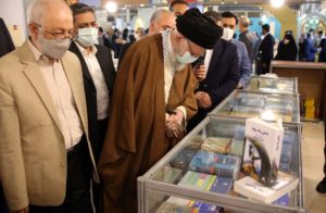 رهبر معظم انقلاب اسلامی: به رغم گسترش فضای مجازی، فرهنگ‌سازی کشور همواره احتیاج به کتاب دارد