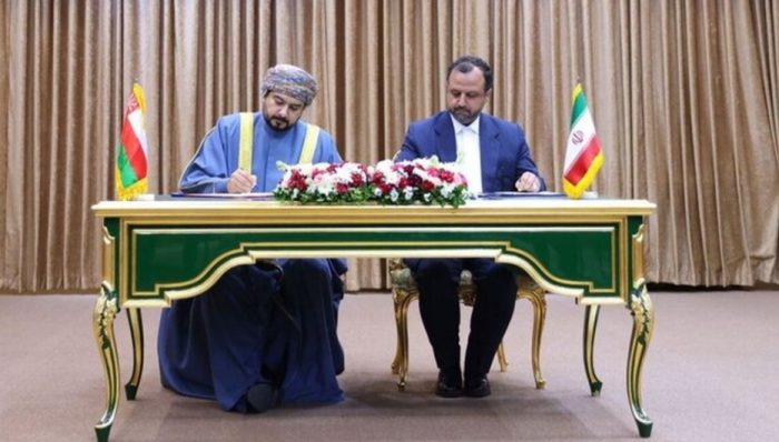 امضای ۴ سند در حوزه همکاری‌های اقتصادی و سرمایه‌گذاری بین ایران و عمان
