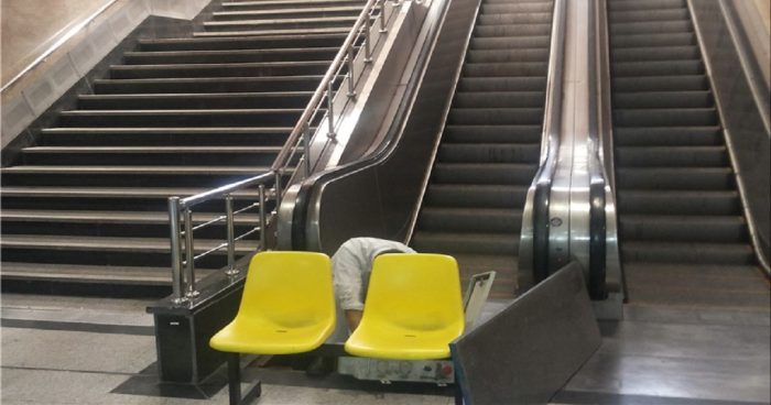 عدم تعادل و افتادن یکی از مسافران بر روی سایرین؛ دلیل سقوط تعدادی از مسافران از پله‌برقی مترو امام خمینی(ره)