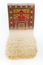 ترکیب هنر فرش‌های سنتی آذربایجان با الگوهای پرپیچ و خم مدرن