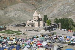 شصت و نهمین آیین مذهبی «باداراک» در قره‌کلیسای چالدران برگزار شد