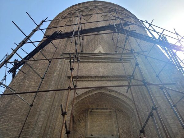 رئیس انجمن صنفی مرمتگران: مرمت بنای نهصد ساله «برج طغرل» در شهرری «غیراصولی» است! مرمت  را متوقف کنید
