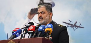 دریادار ایرانی: بزودی ناو هواپیمابر آمریکایی را از منطقه بیرون می‌کنیم